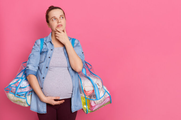 Pregnancy Outfits For Airport