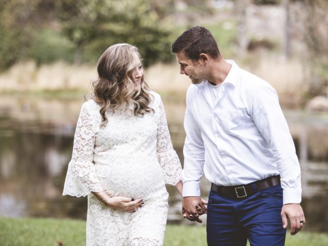 Pregnancy Outfits For Engagement