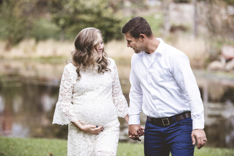 Pregnancy Outfits For Engagement