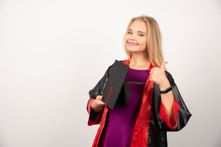 10 Stunning Pregnancy Outfits That Shine on Graduation Day