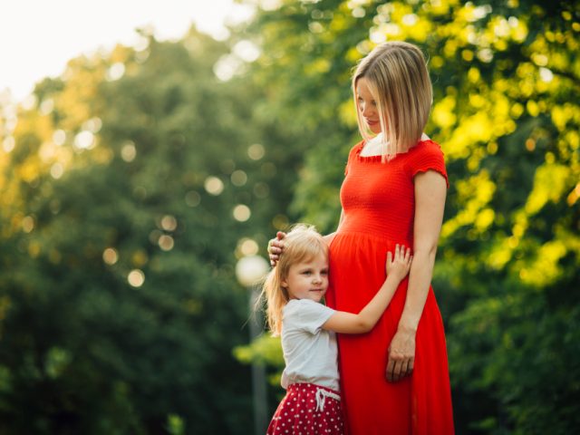 10 Cute Pregnancy Outfits Every Young Mom Will Love