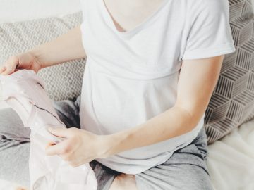 10 Cute & Confident Pregnancy Outfits for Teen Moms