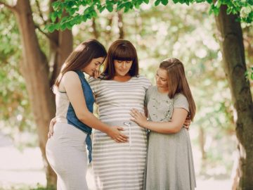 10 Bump-Friendly Fair Outfits That Steal the Show