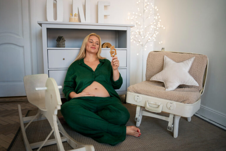 10 Stunning Night-out Pregnancy Outfits That Turn Heads