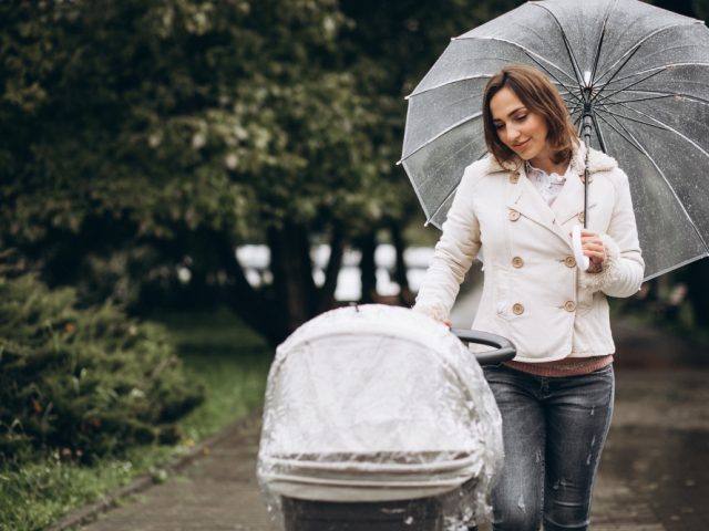 Pregnancy Outfits for Rainy Day