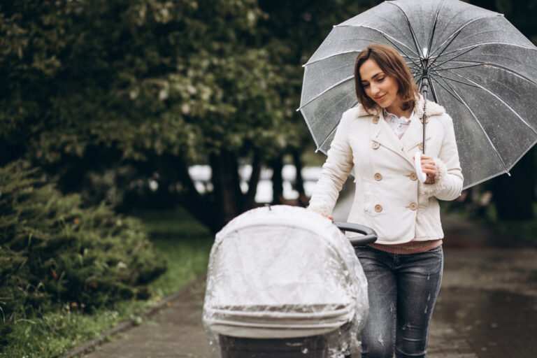Pregnancy Outfits for Rainy Day