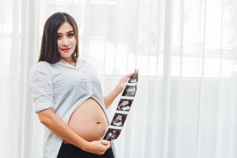 10 Cute & Comfy Pregnancy Outfits for Ultrasound