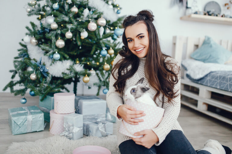 Top 10 Christmas Gifts for Expecting Moms [Festive Delights]