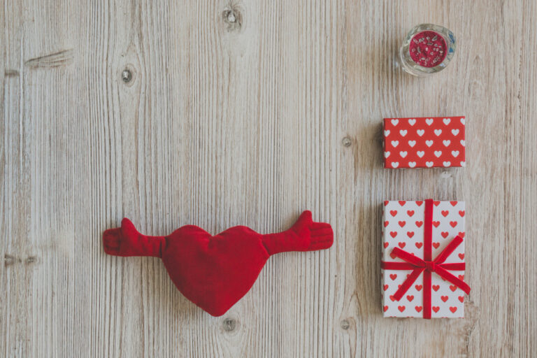 10 Cute Pregnancy Announcement Gifts [Surprise & Sparkle]