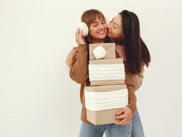 10 Thoughtful Pregnancy Announcement Gifts Every Mom Will Treasure