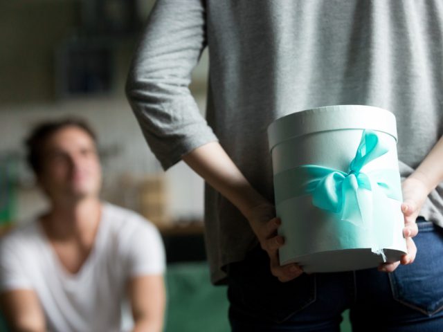 10 Thoughtful Pregnancy Gifts That’ll Make Any Dad Feel Special