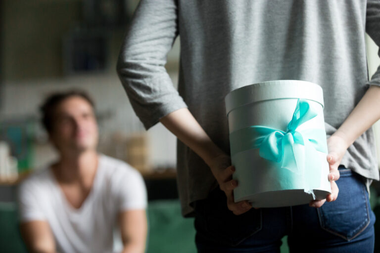 10 Thoughtful Pregnancy Gifts That’ll Make Any Dad Feel Special