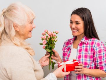10 Heartfelt Pregnancy Gifts for Your Daughter-In-Law