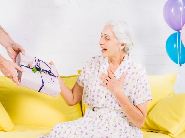 10 Heartwarming Pregnancy Gifts Every Grandma Will Treasure