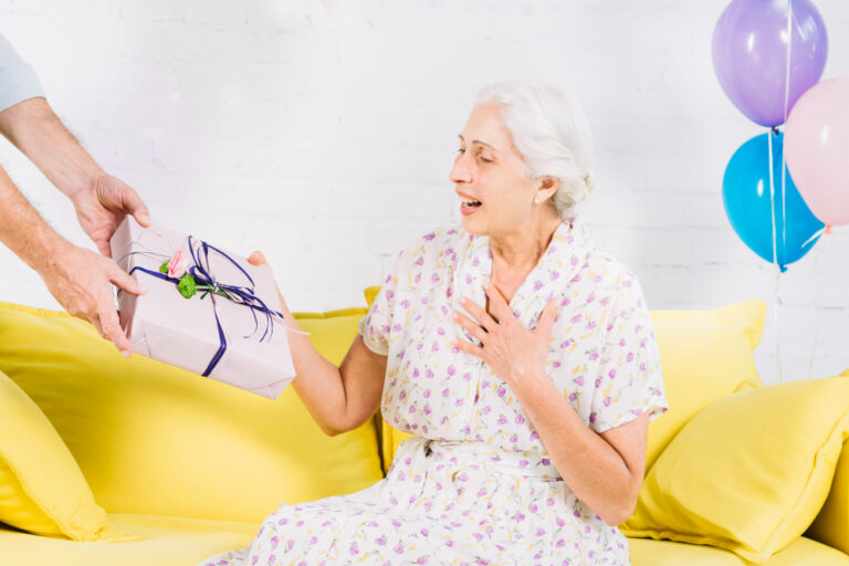 10 Heartwarming Pregnancy Gifts Every Grandma Will Treasure