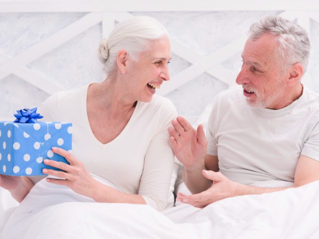 10 Heartwarming Pregnancy Gifts That Will Melt Grandparents Hearts