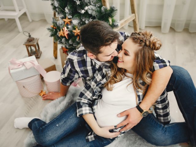10 Heartfelt Pregnancy Gifts to Surprise Your Husband